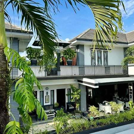 Villa Rumah Putih Abu Abu Senggigi Exteriér fotografie
