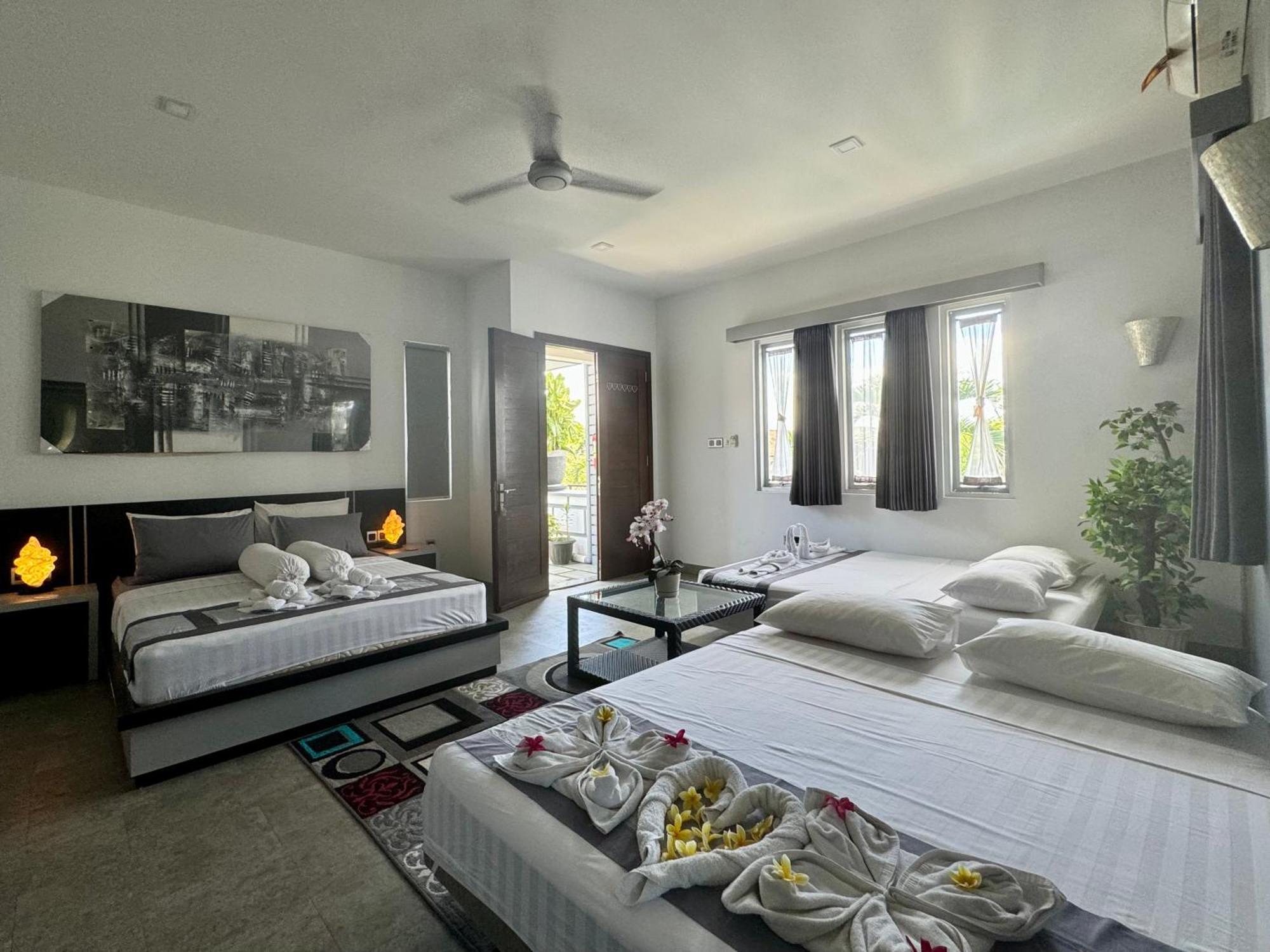 Villa Rumah Putih Abu Abu Senggigi Exteriér fotografie