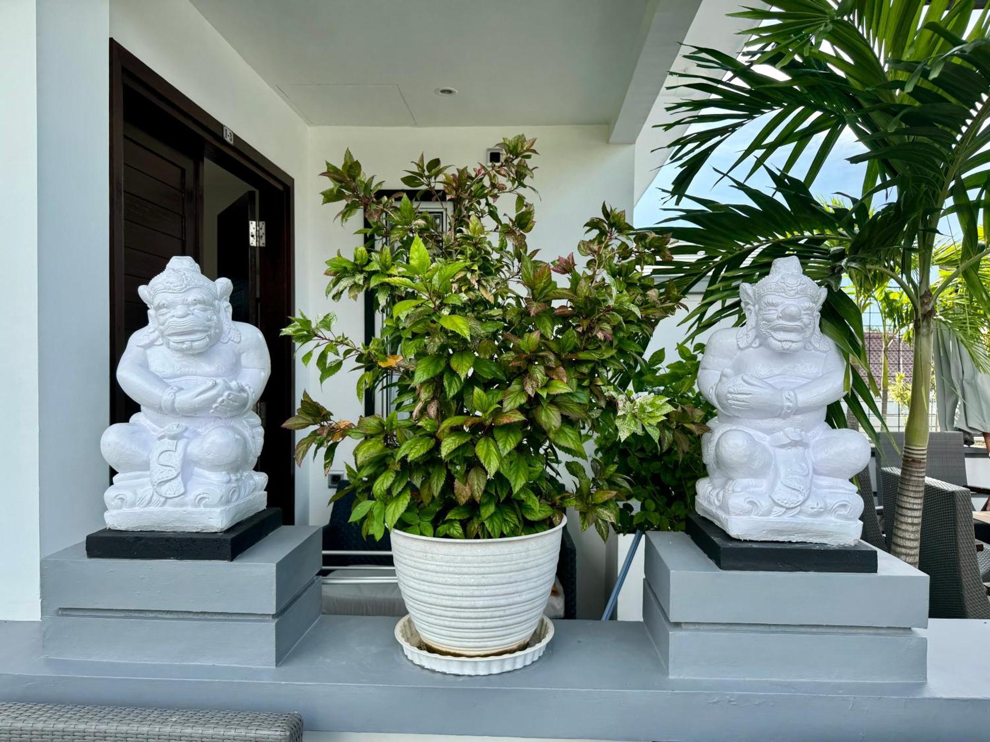 Villa Rumah Putih Abu Abu Senggigi Exteriér fotografie