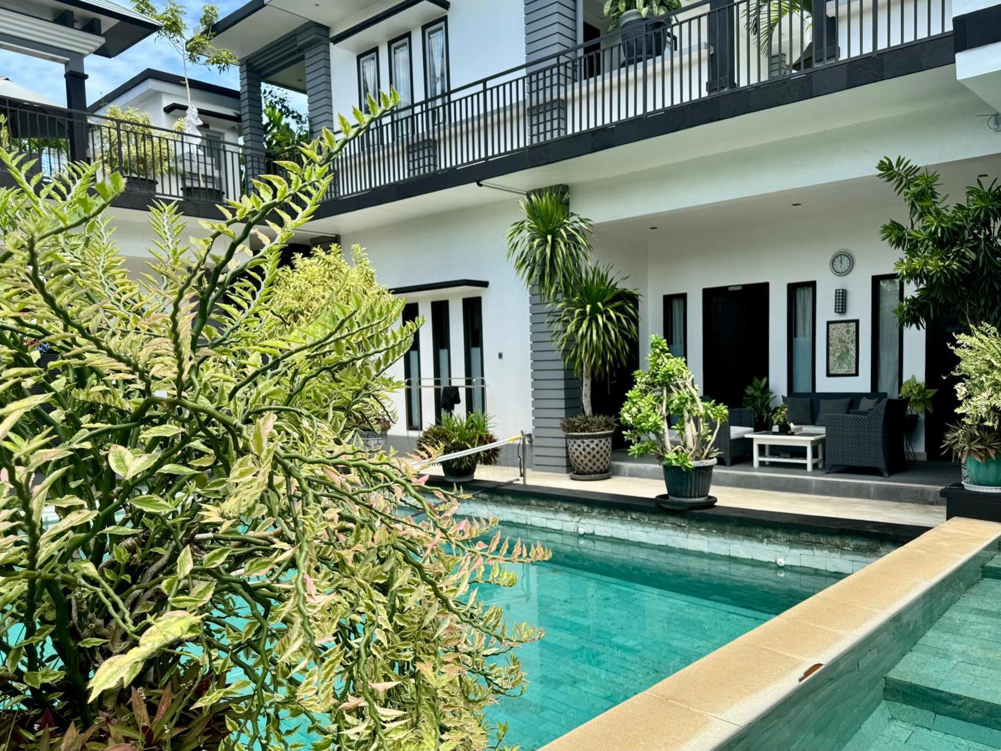 Villa Rumah Putih Abu Abu Senggigi Exteriér fotografie