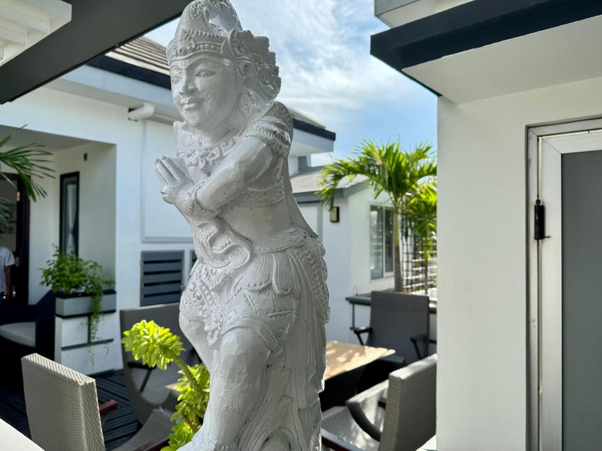 Villa Rumah Putih Abu Abu Senggigi Exteriér fotografie