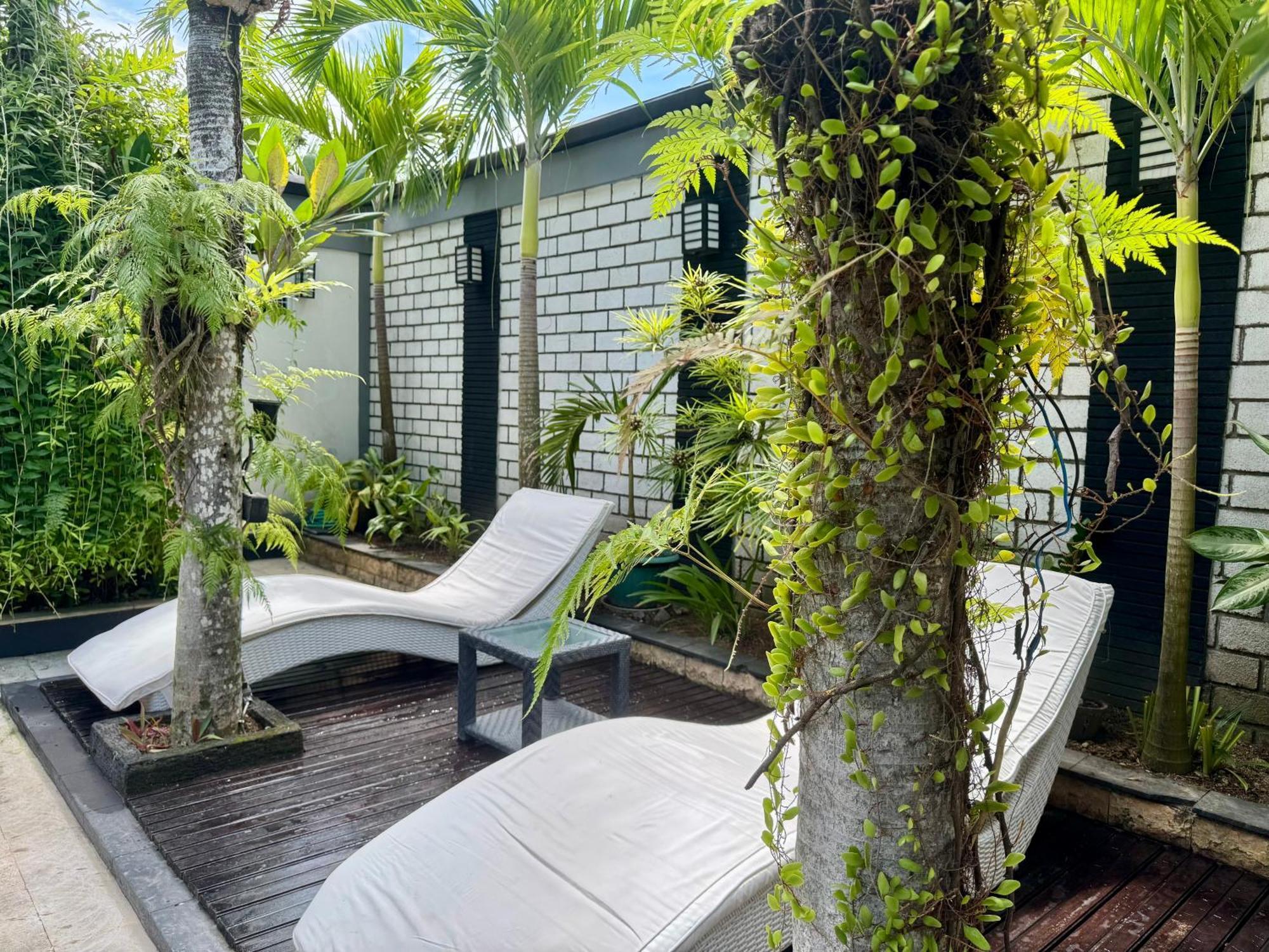 Villa Rumah Putih Abu Abu Senggigi Exteriér fotografie