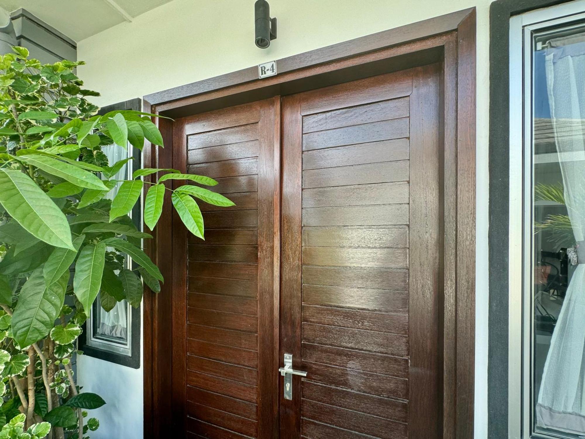 Villa Rumah Putih Abu Abu Senggigi Exteriér fotografie