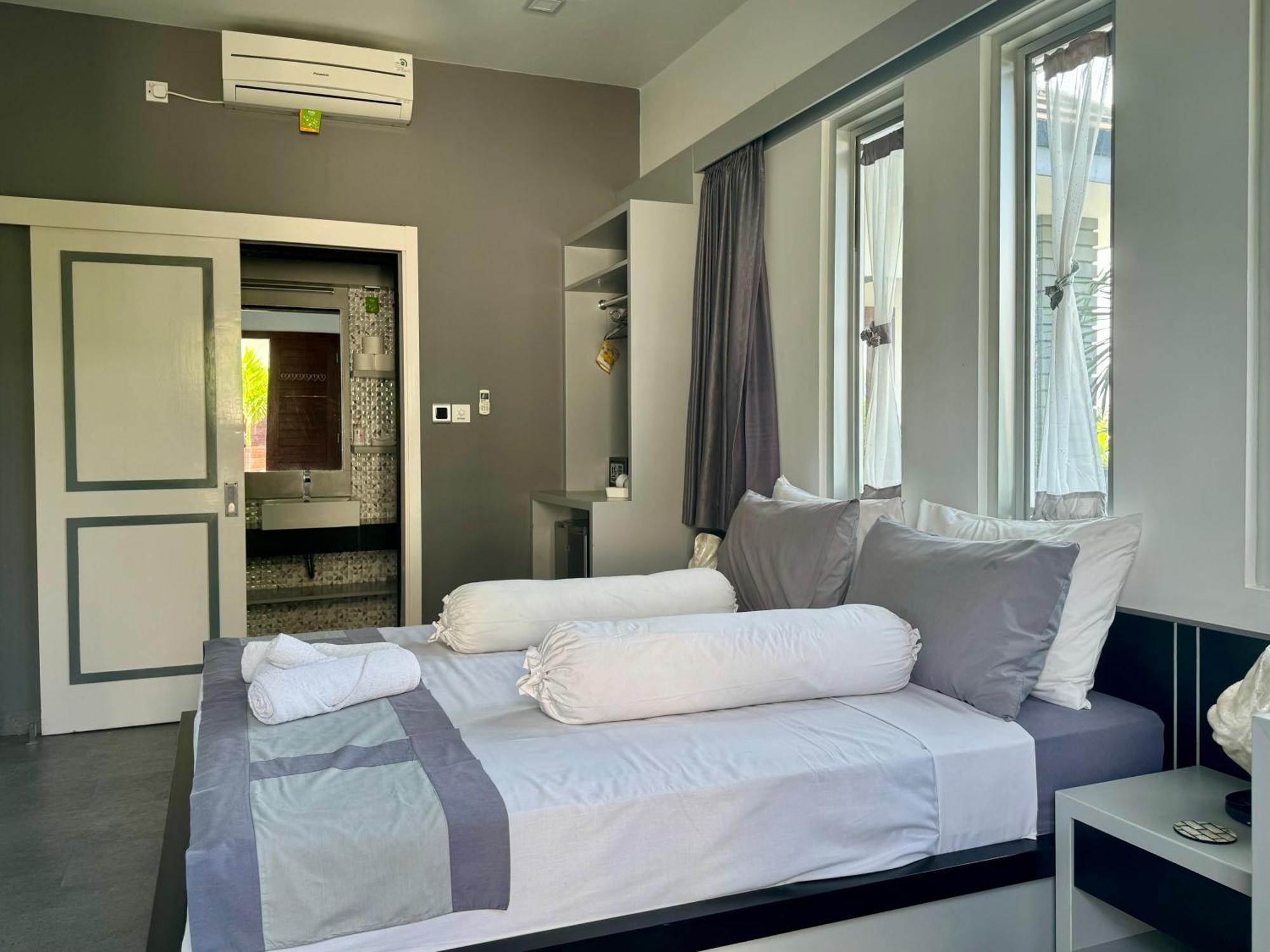 Villa Rumah Putih Abu Abu Senggigi Exteriér fotografie