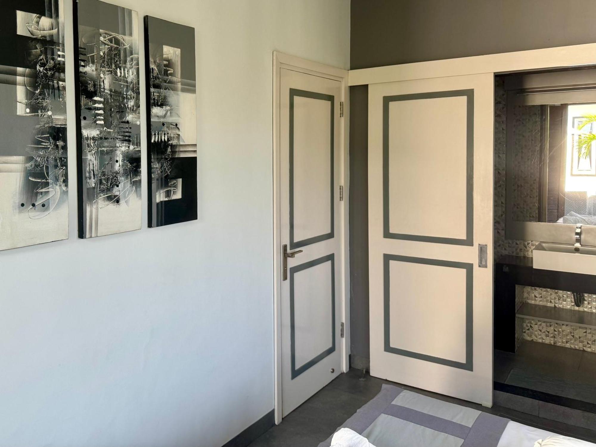 Villa Rumah Putih Abu Abu Senggigi Exteriér fotografie