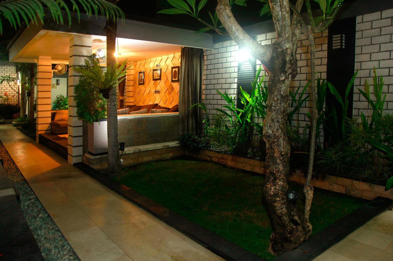 Villa Rumah Putih Abu Abu Senggigi Exteriér fotografie